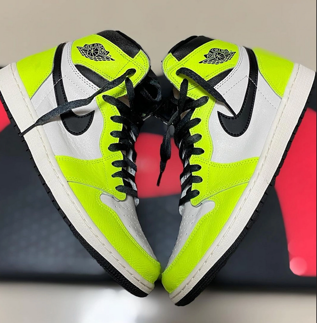 Air Jordan Retro 1 Og High Volt 2022