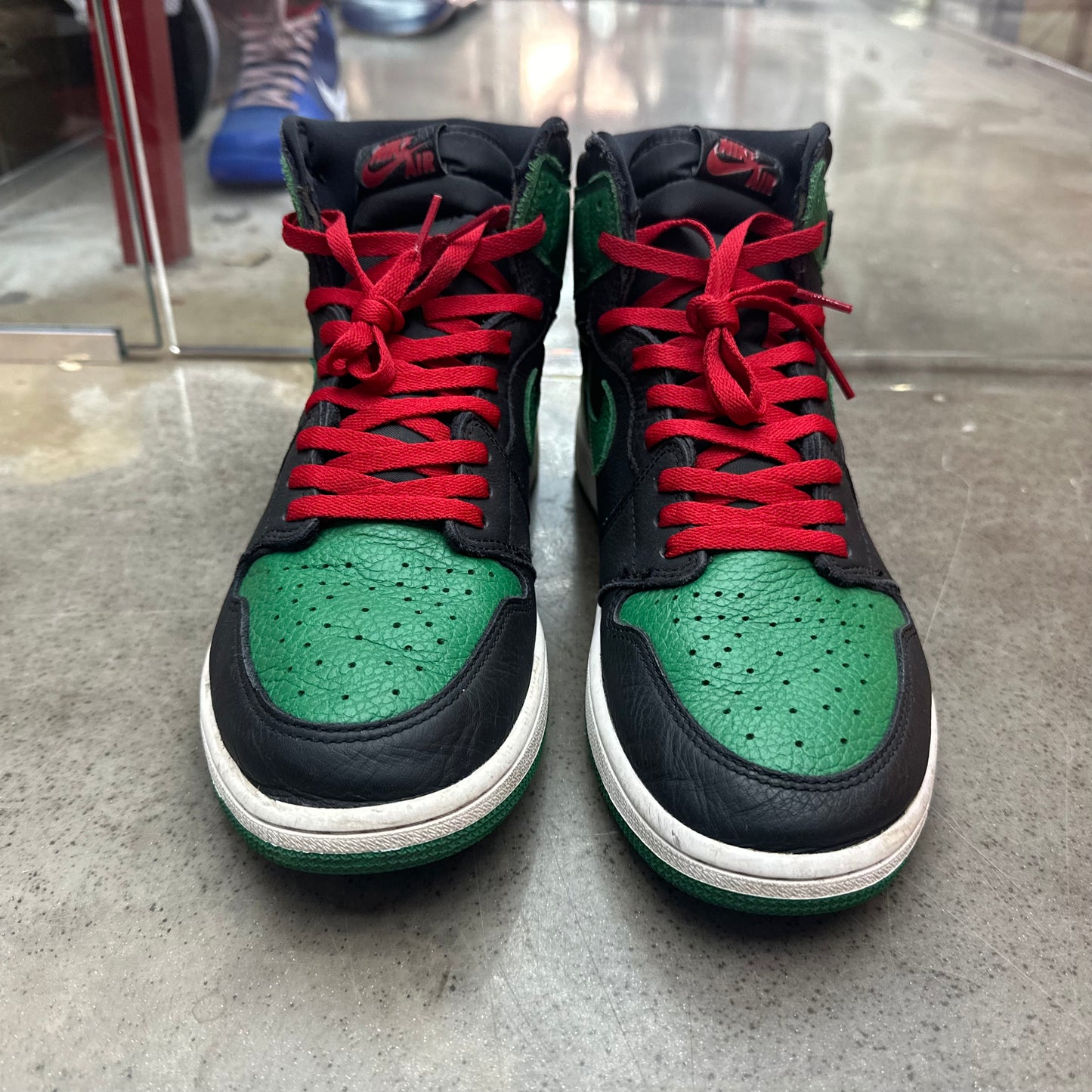 PRE OWNED Jordan 1 Retro High Pine Green Black