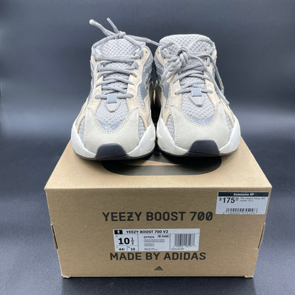 ADIDAS Yeezy Boost 700 V2 Cream PRE OWNED 10.5