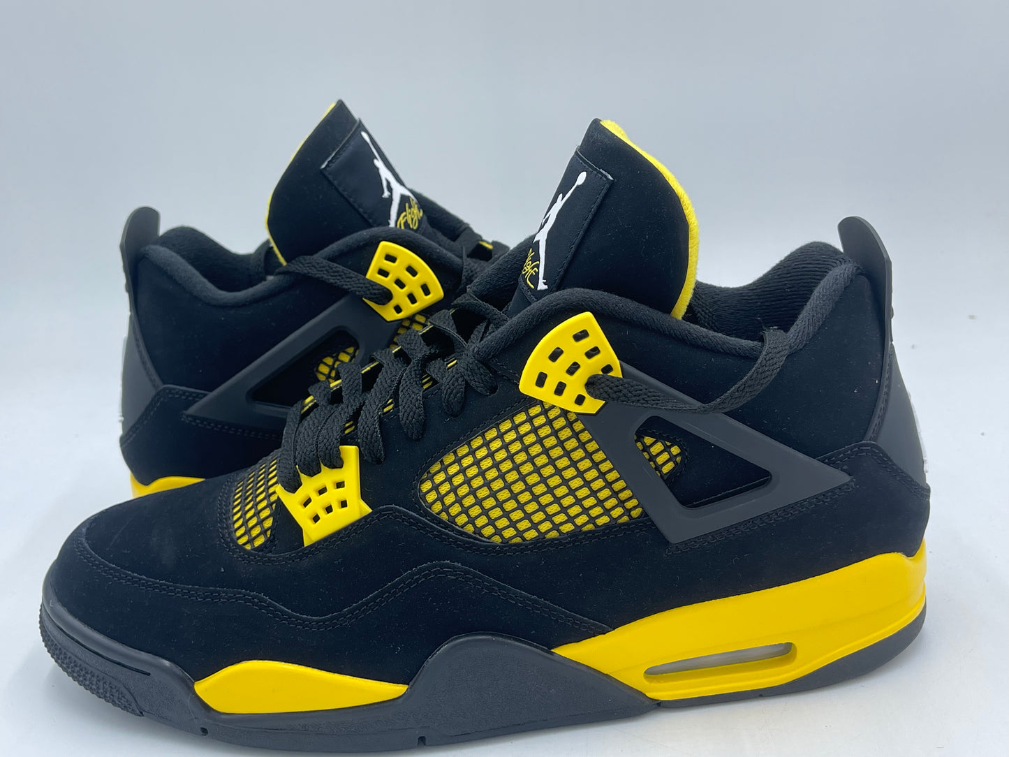 PRE OWNED Jordan 4 RetroThunder (2023)