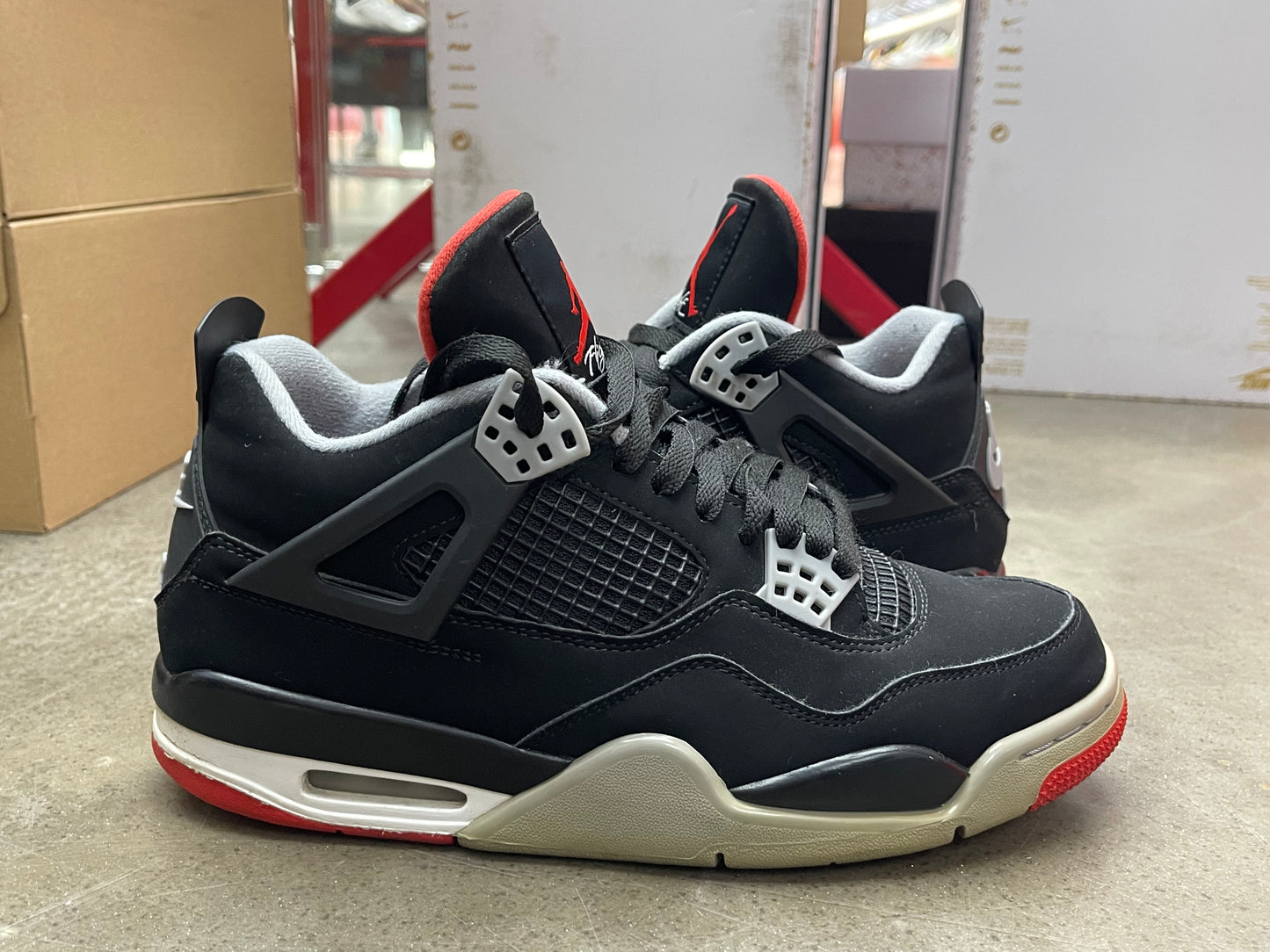 PRE OWNED Jordan 4 Retro Bred (2019)