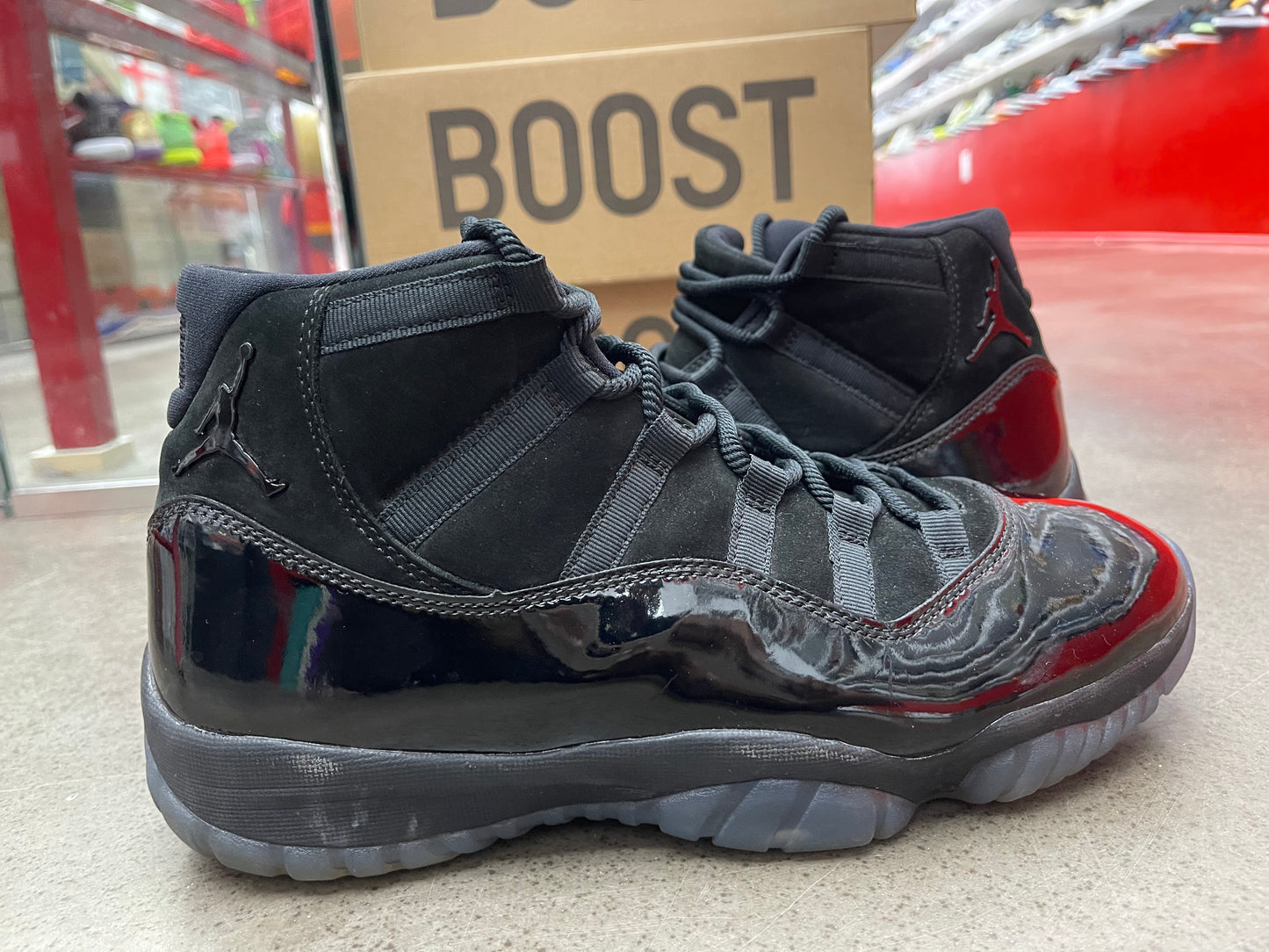 PRE OWNED Jordan 11 Retro Cap and Gown